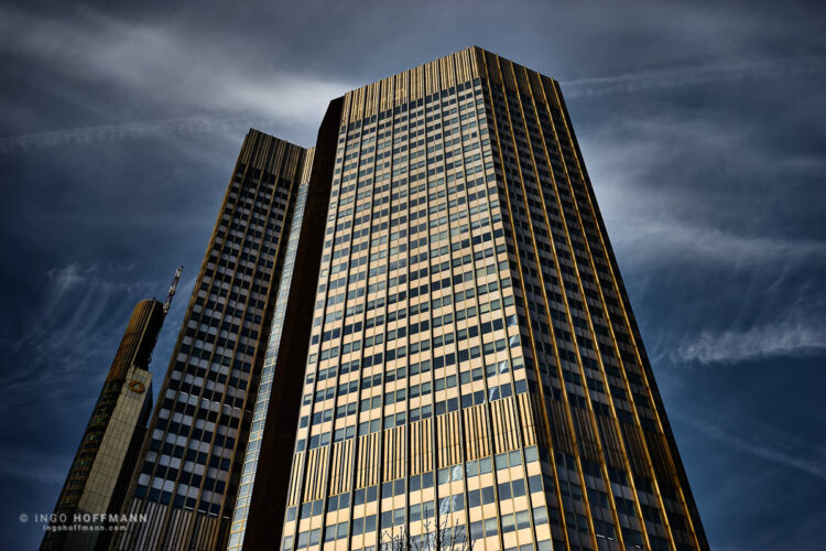 Eurotower im Abendlicht | Referenznr 20170315_A7_7582 Cityscape Frankfurt