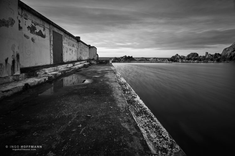 Tarlair Outdoor Swimming Pool, Macduff, Schottland | Referenznummer 20170528_A7_9609 Verlassener Pool