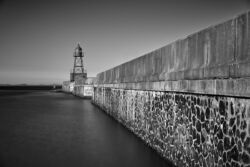 Wilhelmshaven, Niedersachsen | Referenznummer 20170618_A6300_1844sw Alte Mole mit Querfeuer